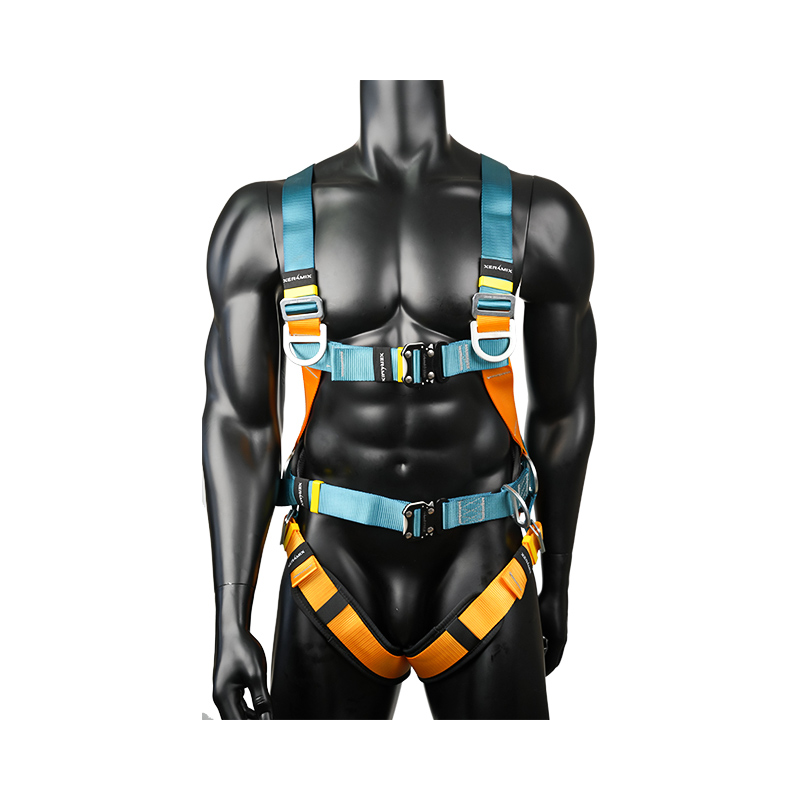 KA02 6 pierścieni D, 2 klamry z mechanizmem szybkiego odpinania, duża wkładka w pasie, konstrukcja całego ciała, dachowa uprząż bezpieczeństwa